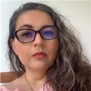 Profesora titulada en Psicología, con especialidad en Desarrollo Humano, Psicología Gestalt y niños, Mindfulness